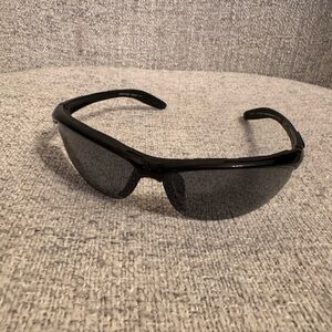 Peppers Black Sporty Sunglasses with Wraparound Design